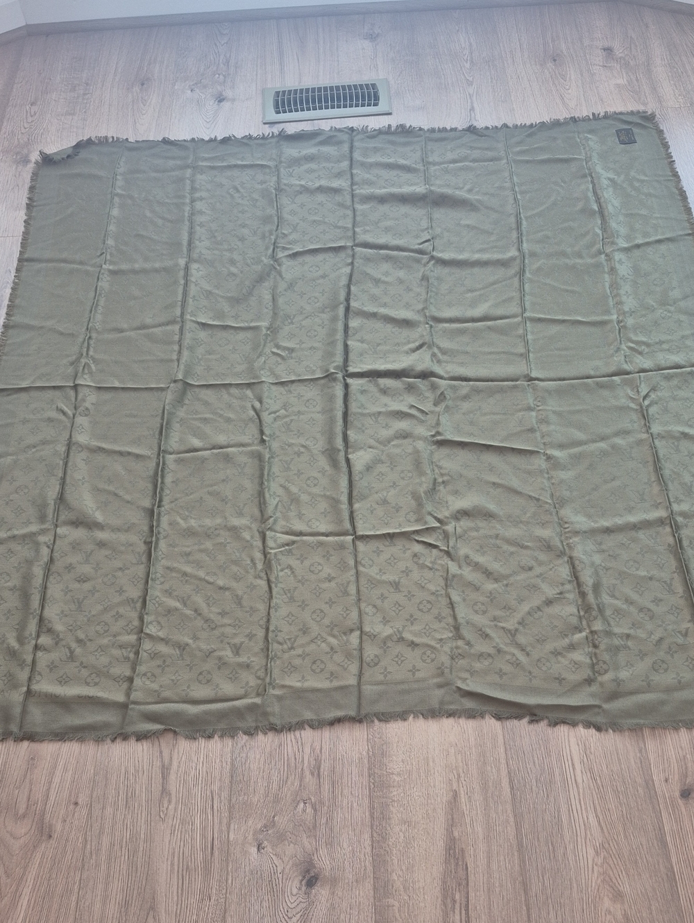 Louis Vuitton Shawl Khaki Green